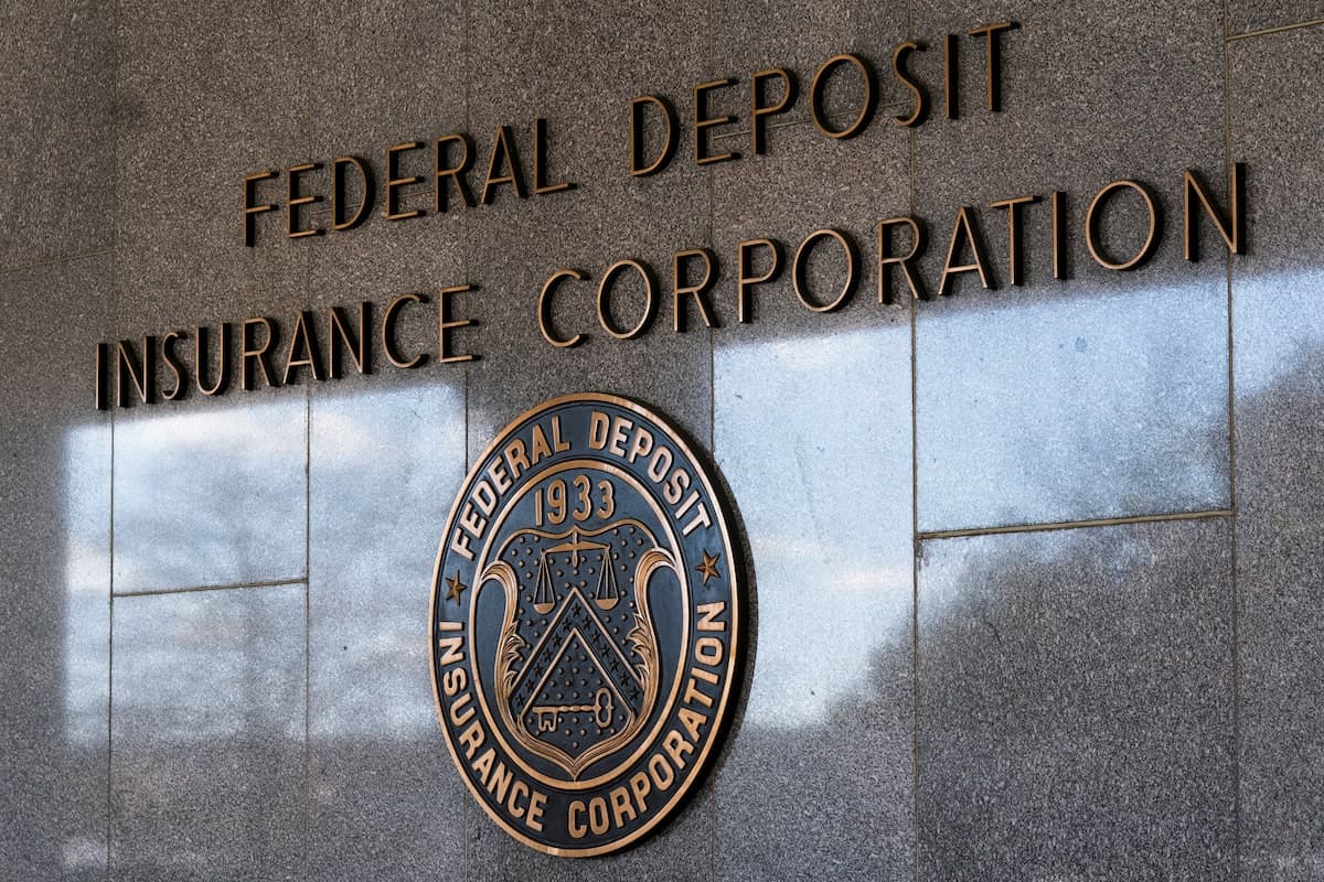 Fact Check: Are FDIC employees classified as federal employees?