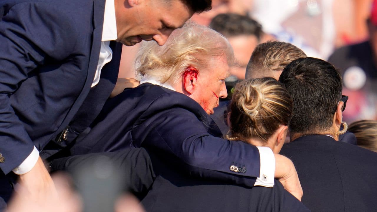 Fact Check: Did Trump post a pic of himself as the pope on ywitter