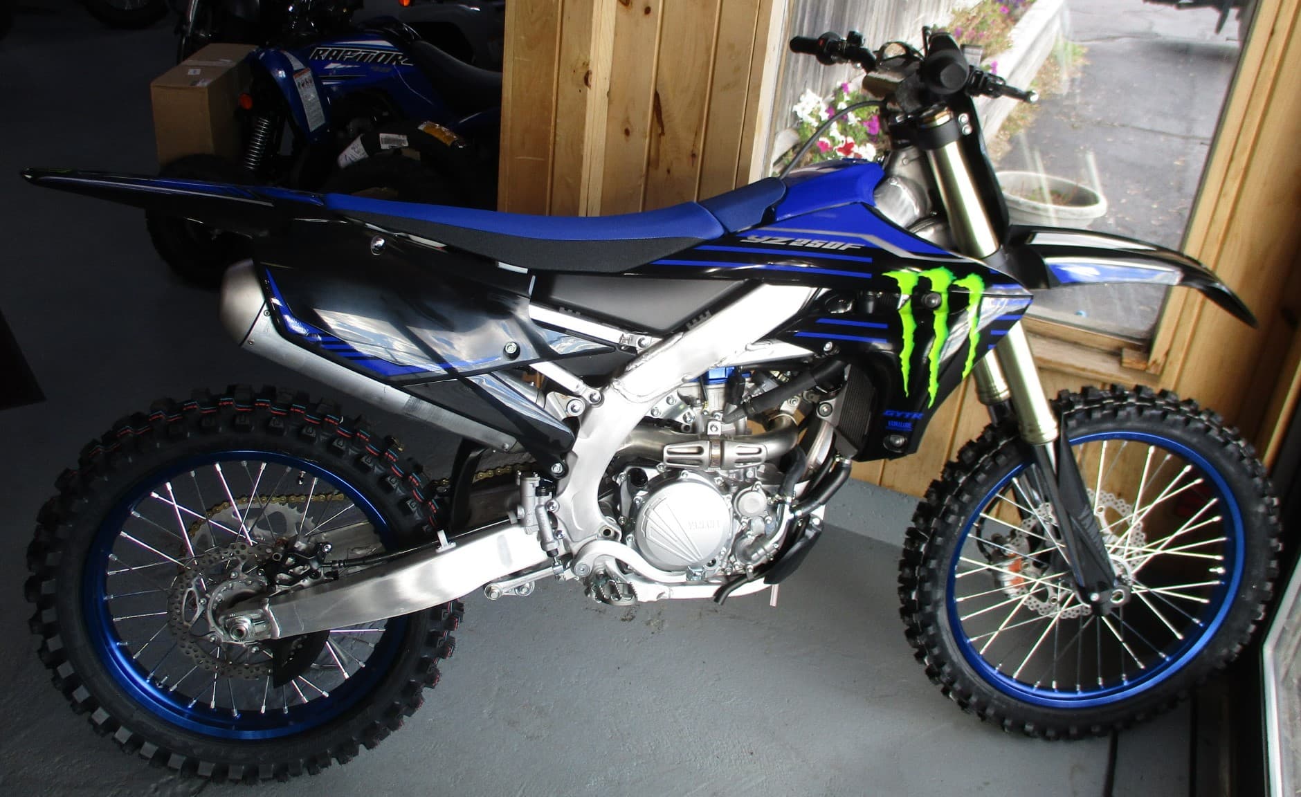 Fact Check: Are YZ250 fuel injected?