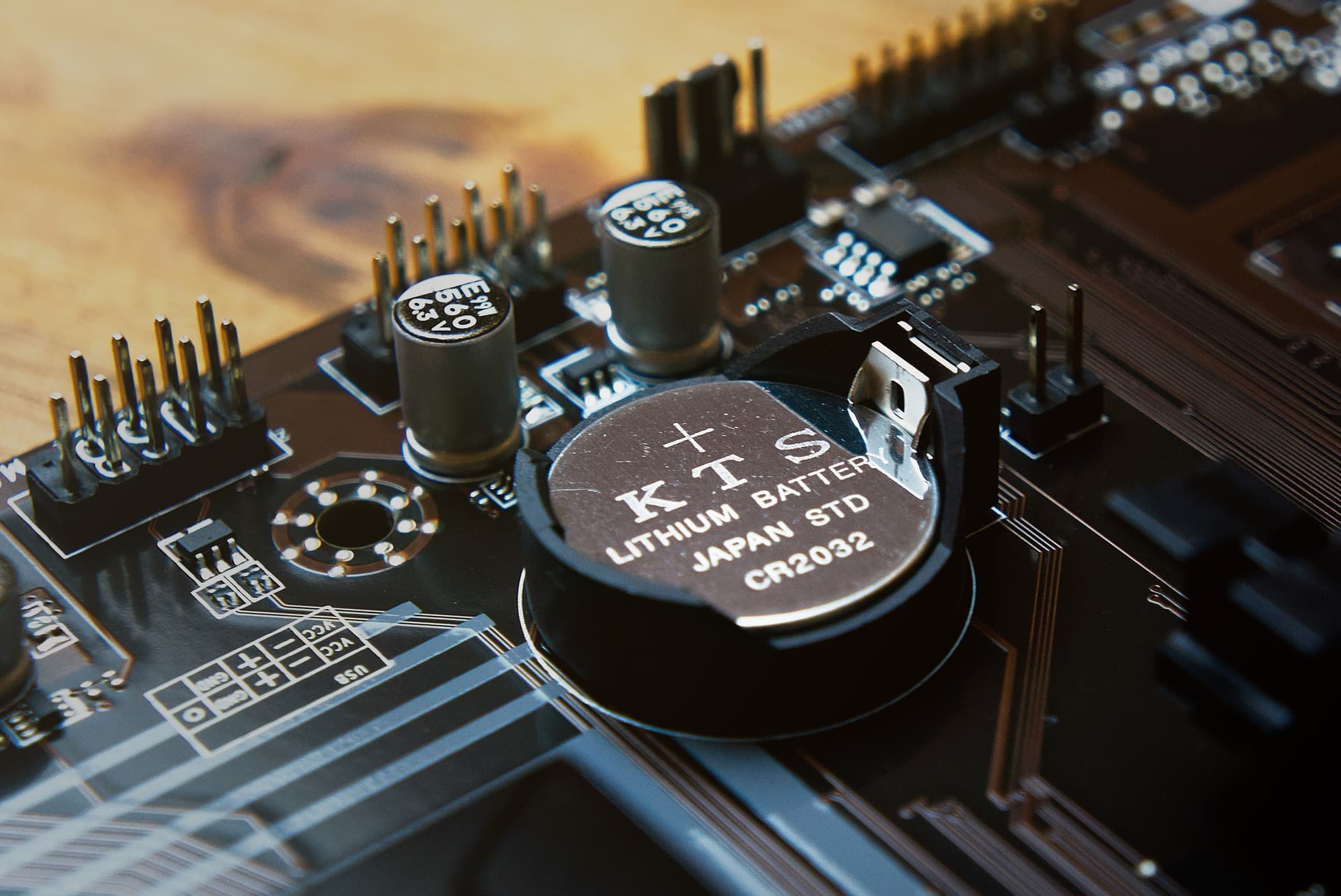 Fact Check: Are cmos batteries universal?