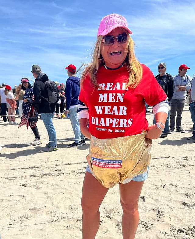 Fact Check: Donald Trump wears adult diapers