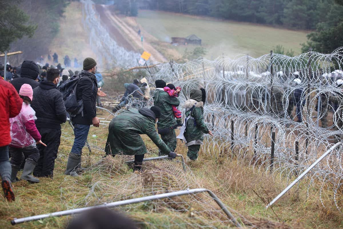Fact Check: Germany is dumping illegal migrants on Polish border
