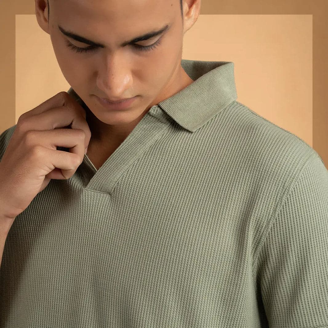Fact Check: https://www.cettire.com/ie/collections/mens-clothing/polo-shirts?from=collections.category_search  z jakiego kraju wysyłane są produkty z tego sklepu ?