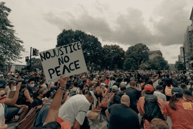 Fact Check: Hypodescent in the United states is a real social issue