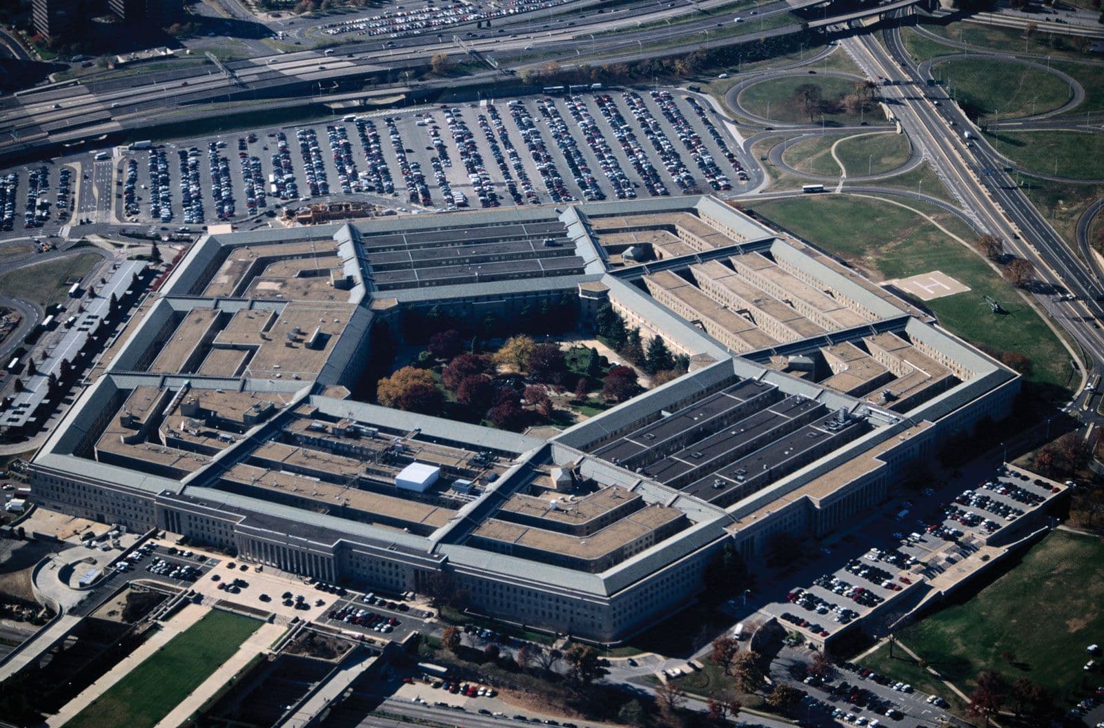 Fact Check: It is possible to enter the 51 Area, it offers private tours sometimes for 400$ by the Department of Defense