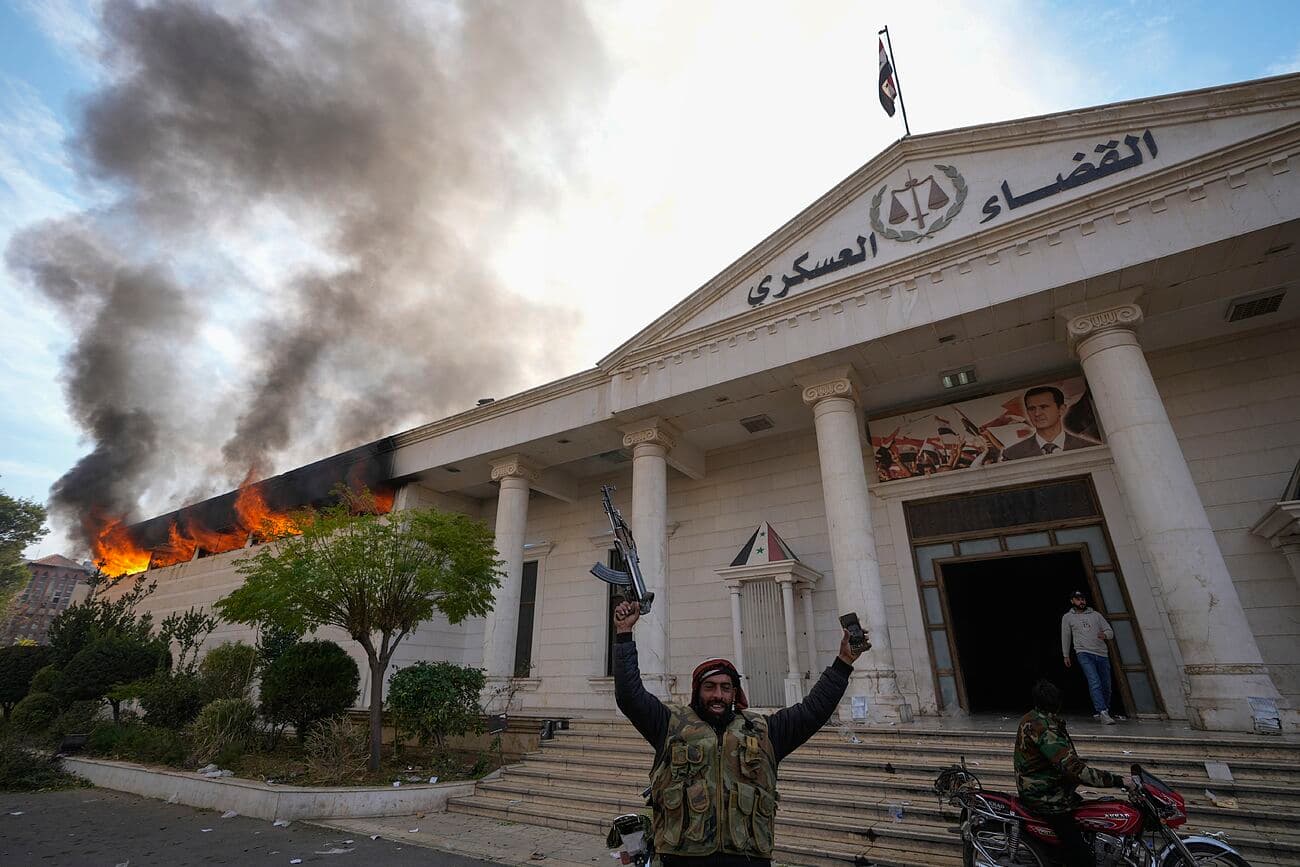 Fact Check: The Assad regime dismembered people with chainsaws

