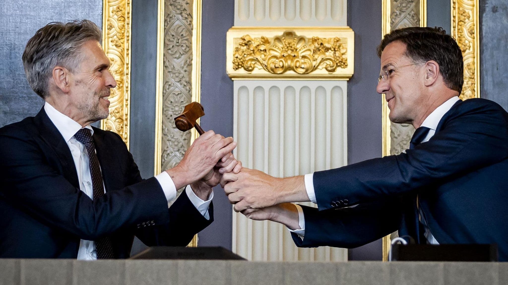 Fact Check: the dutch government is paid by russia