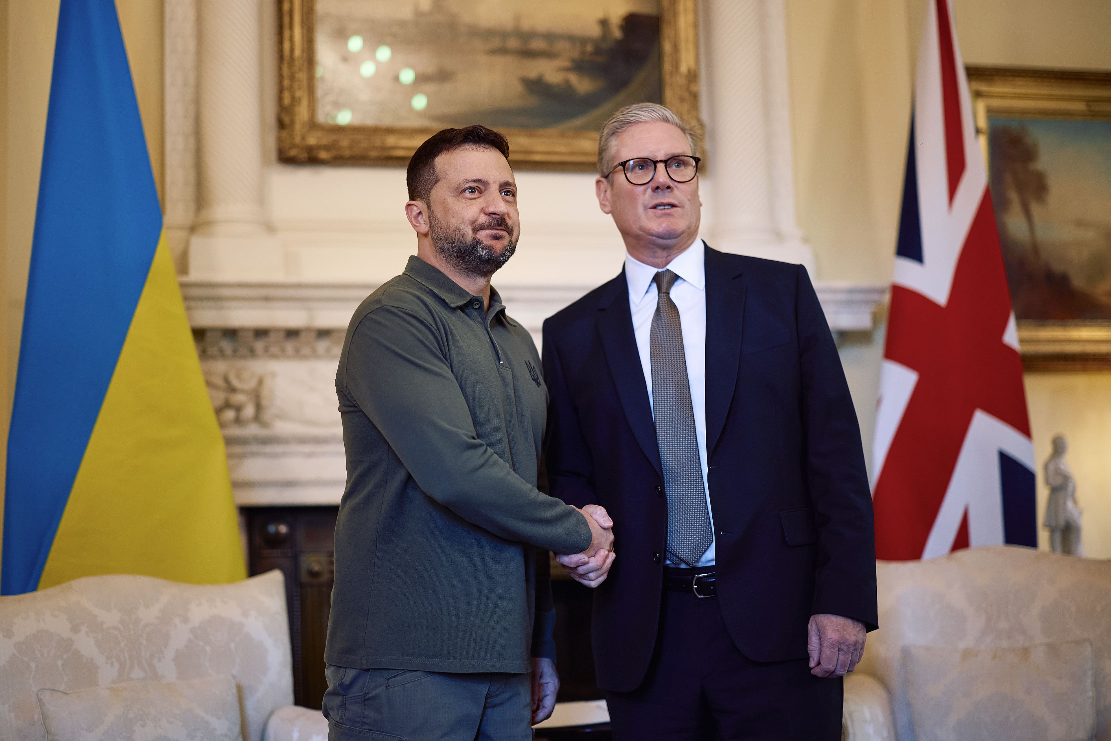 Fact Check: Zelensky is 2 meters tall